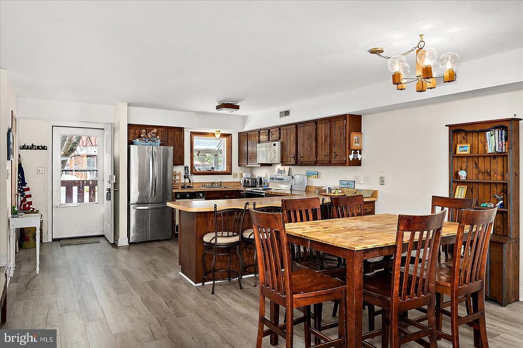 Image 18 of property listing at 102-G 120TH ST, Ocean City, MD 21842