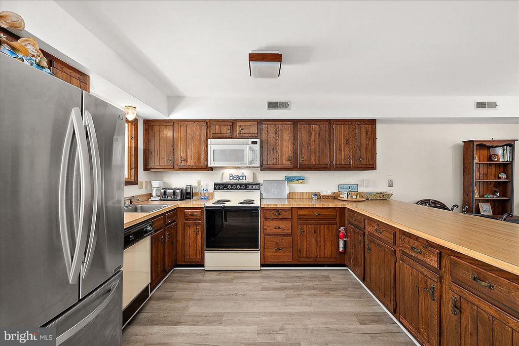 Image 19 of property listing at 102-G 120TH ST, Ocean City, MD 21842