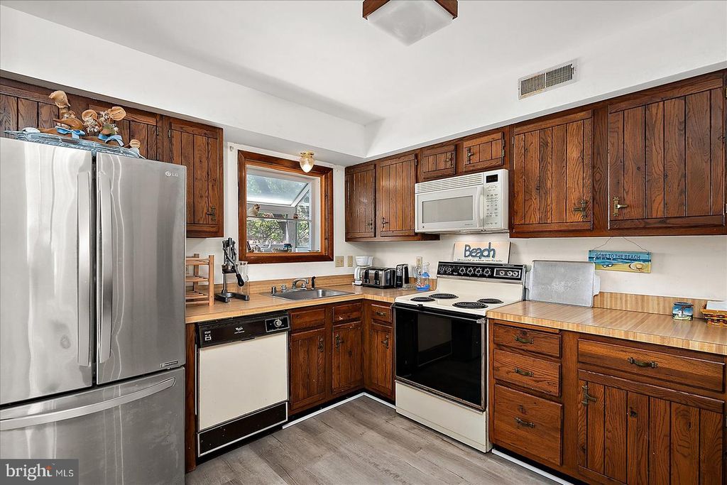 Image 20 of property listing at 102-G 120TH ST, Ocean City, MD 21842