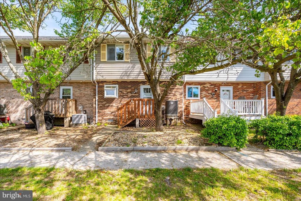 Image 2 of property listing at 102-G 120TH ST, Ocean City, MD 21842