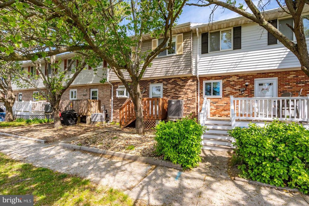 Image 3 of property listing at 102-G 120TH ST, Ocean City, MD 21842