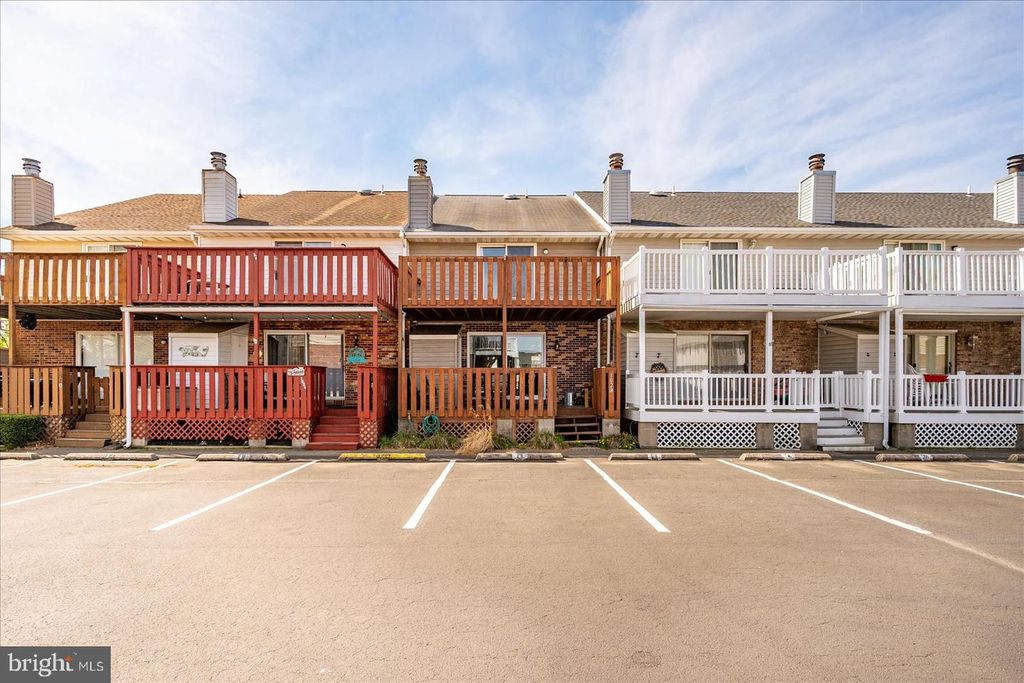 Image 5 of property listing at 102-G 120TH ST, Ocean City, MD 21842