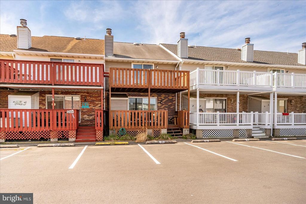 Image 6 of property listing at 102-G 120TH ST, Ocean City, MD 21842