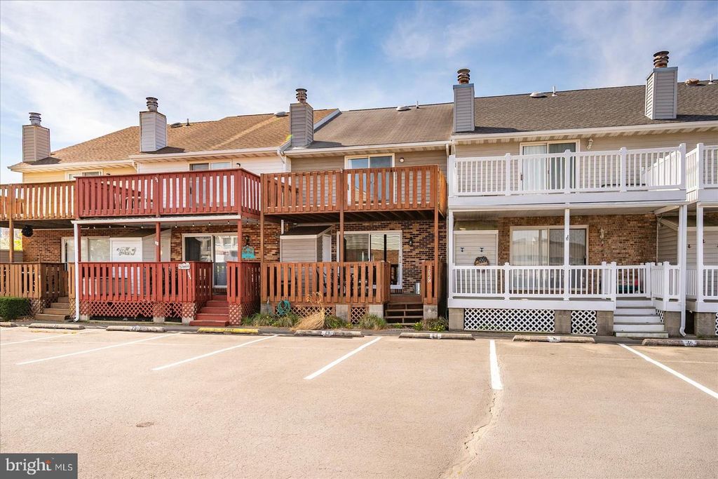 Image 7 of property listing at 102-G 120TH ST, Ocean City, MD 21842