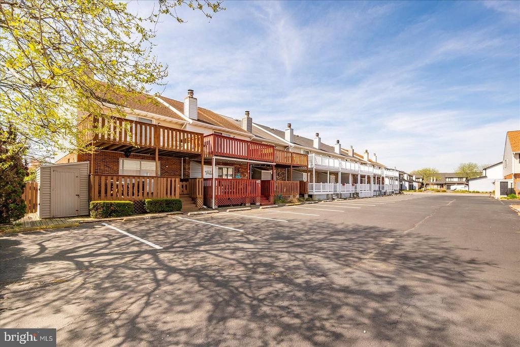 Image 8 of property listing at 102-G 120TH ST, Ocean City, MD 21842