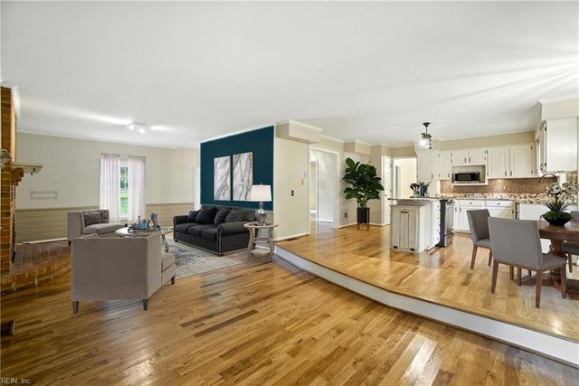 300 Windlesham DR, Chesapeake, VA 23322