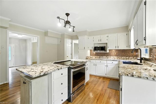 300 Windlesham DR, Chesapeake, VA 23322