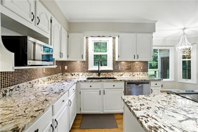 300 Windlesham DR, Chesapeake, VA 23322