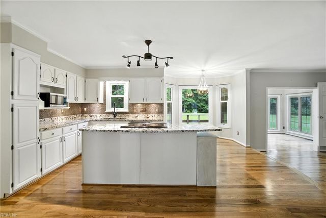 300 Windlesham DR, Chesapeake, VA 23322