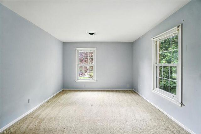 300 Windlesham DR, Chesapeake, VA 23322