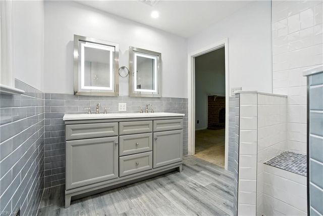 300 Windlesham DR, Chesapeake, VA 23322