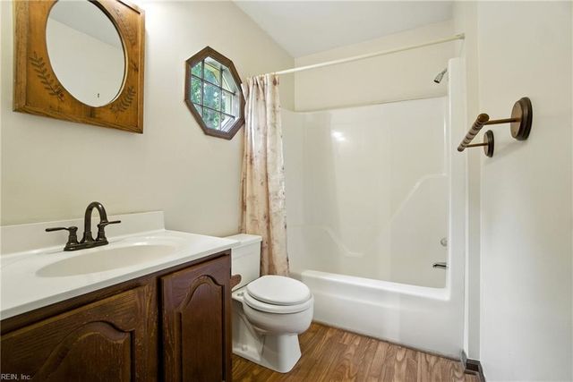 300 Windlesham DR, Chesapeake, VA 23322