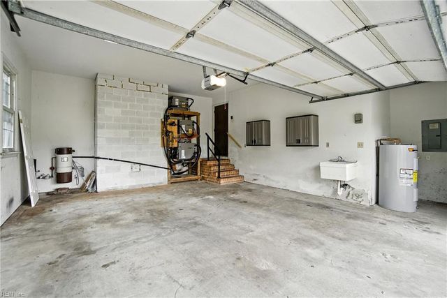 300 Windlesham DR, Chesapeake, VA 23322