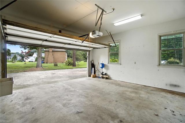 300 Windlesham DR, Chesapeake, VA 23322