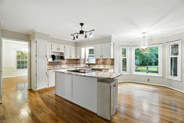 300 Windlesham DR, Chesapeake, VA 23322