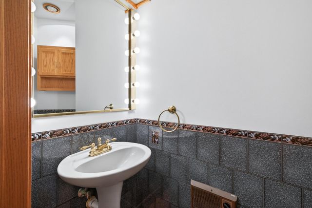 55 Interlachen Drive, Tonka Bay, MN 55331