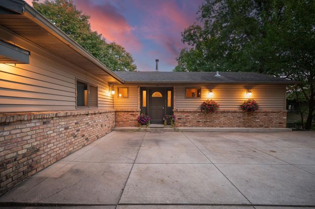 55 Interlachen Drive, Tonka Bay, MN 55331