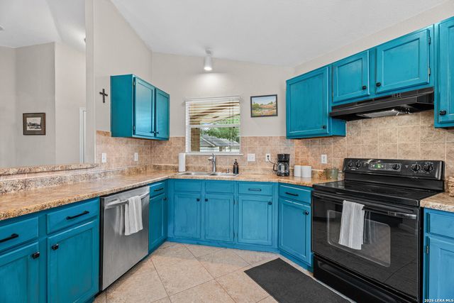 7900 FOREST XING, Live Oak, TX 78233