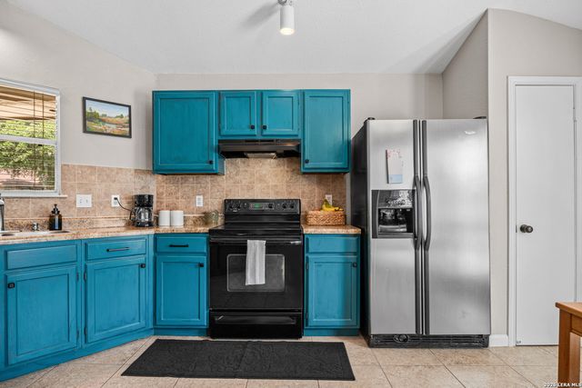 7900 FOREST XING, Live Oak, TX 78233