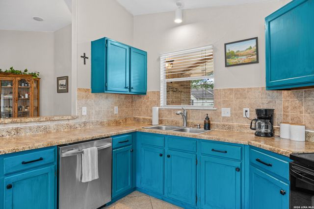 7900 FOREST XING, Live Oak, TX 78233
