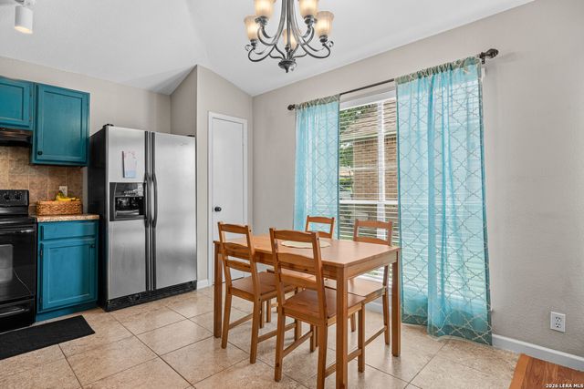 7900 FOREST XING, Live Oak, TX 78233