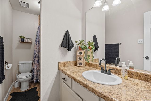 7900 FOREST XING, Live Oak, TX 78233