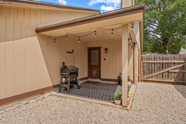 7900 FOREST XING, Live Oak, TX 78233