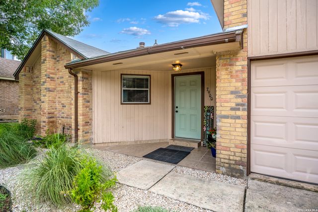 7900 FOREST XING, Live Oak, TX 78233