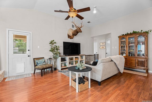 7900 FOREST XING, Live Oak, TX 78233