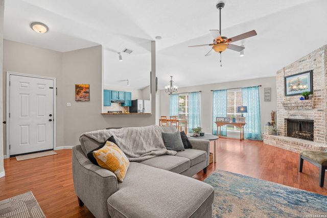 7900 FOREST XING, Live Oak, TX 78233