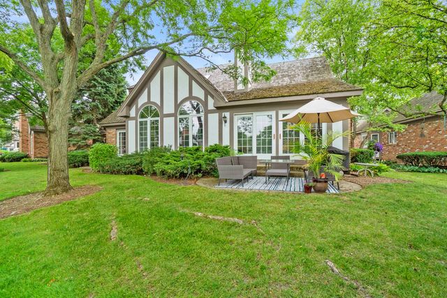 25 Lake Ridge Club Drive, Burr Ridge, IL 60527