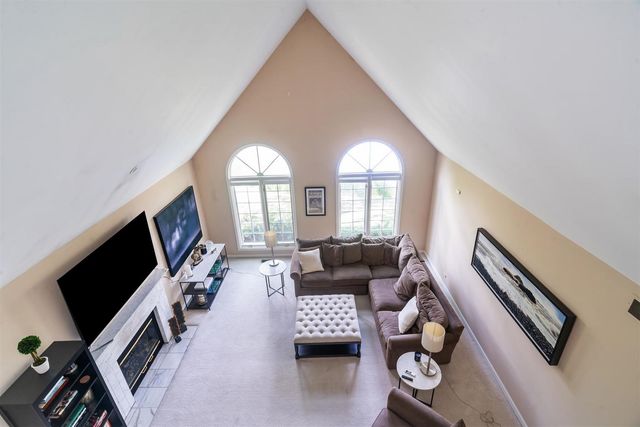 25 Lake Ridge Club Drive, Burr Ridge, IL 60527