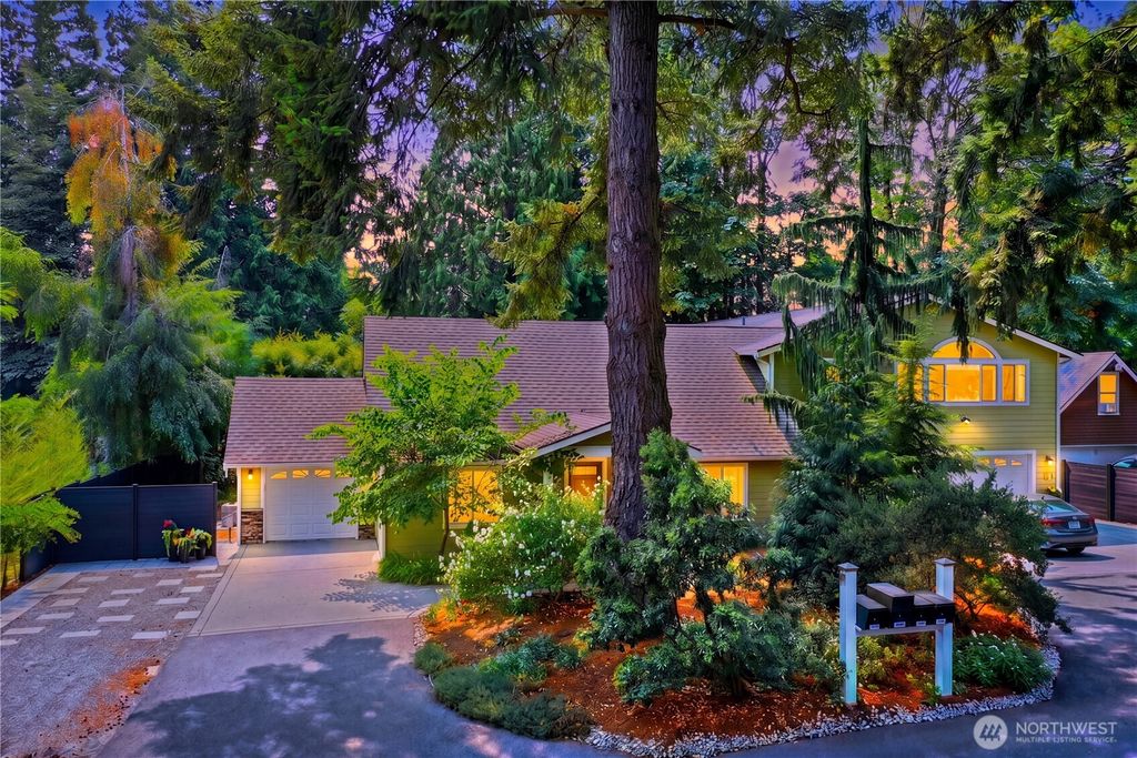 11633 NE 92nd Street, Kirkland, WA 98033