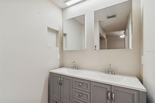 1930 GREGORY DRIVE, Tampa, FL 33613