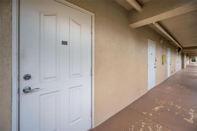 606 WELLS COURT 202, Clearwater, FL 33756