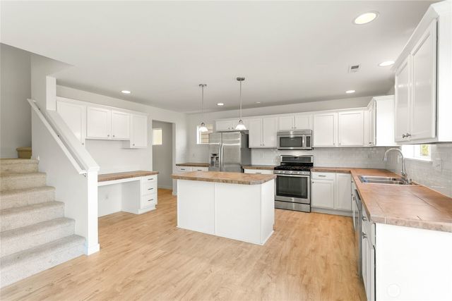 800 Crested Butte Boulevard, Mount Vernon, WA 98273