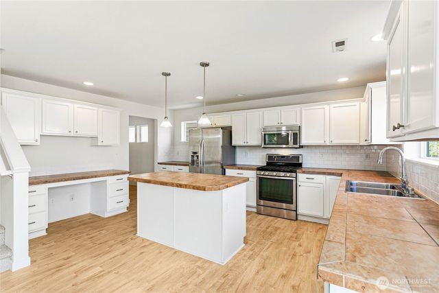 800 Crested Butte Boulevard, Mount Vernon, WA 98273