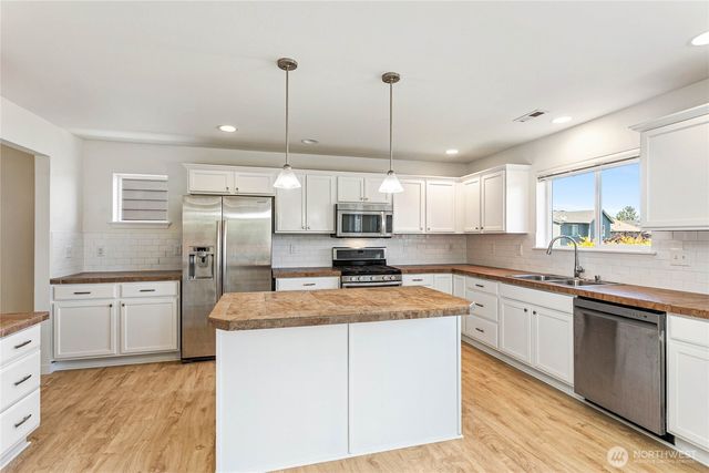 800 Crested Butte Boulevard, Mount Vernon, WA 98273