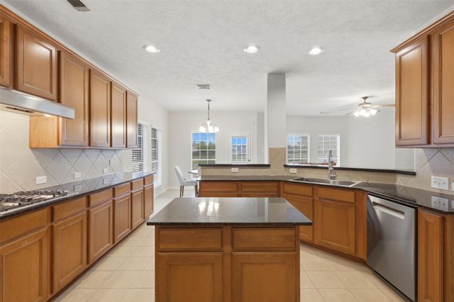 13806 Cove Landing Lane, Rosharon, TX 77583