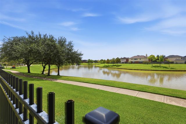 13806 Cove Landing Lane, Rosharon, TX 77583