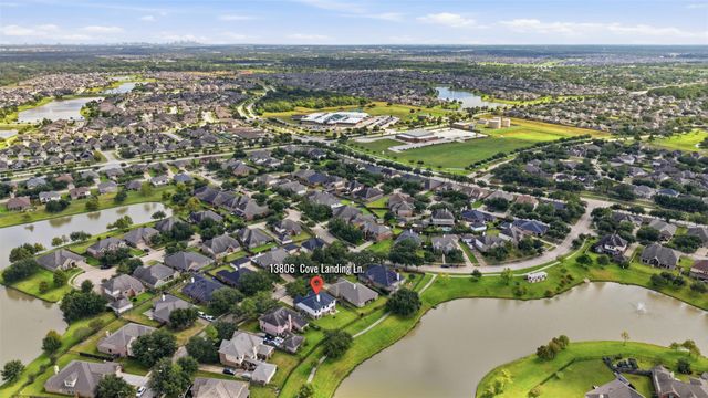 13806 Cove Landing Lane, Rosharon, TX 77583