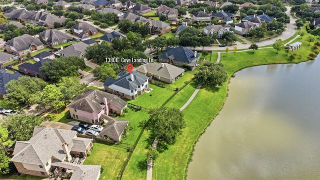 13806 Cove Landing Lane, Rosharon, TX 77583