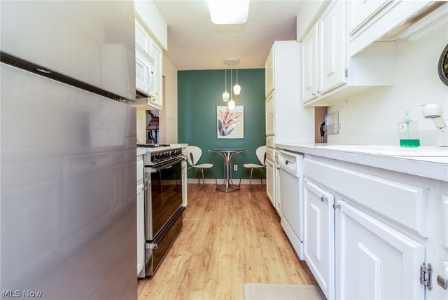 2112 Acacia Park Drive 322, Lyndhurst, OH 44124