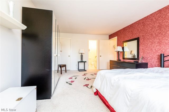 2112 Acacia Park Drive 322, Lyndhurst, OH 44124