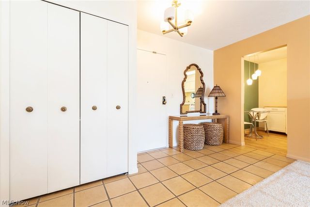 2112 Acacia Park Drive 322, Lyndhurst, OH 44124
