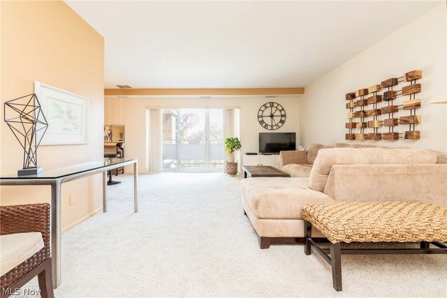 2112 Acacia Park Drive 322, Lyndhurst, OH 44124