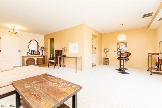 2112 Acacia Park Drive 322, Lyndhurst, OH 44124