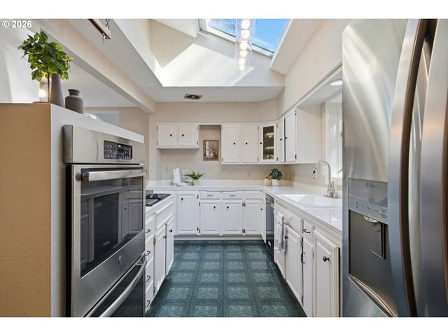 12225 Sw 34TH Ave, Portland, OR 97219