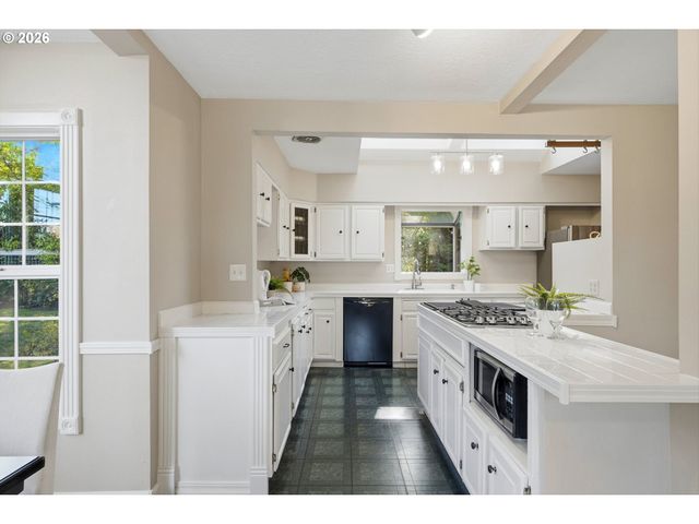 12225 Sw 34TH Ave, Portland, OR 97219