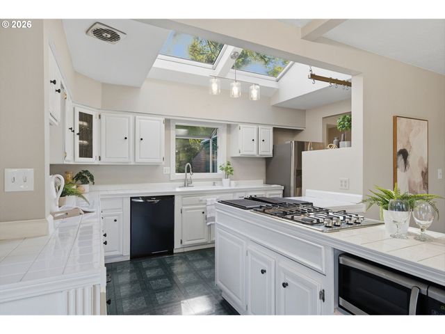 12225 Sw 34TH Ave, Portland, OR 97219